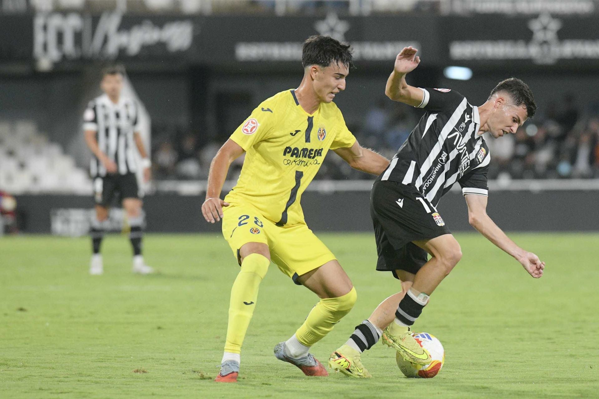 El FC Cartagena sufre la primera derrota en el Cartagonova, en imágenes