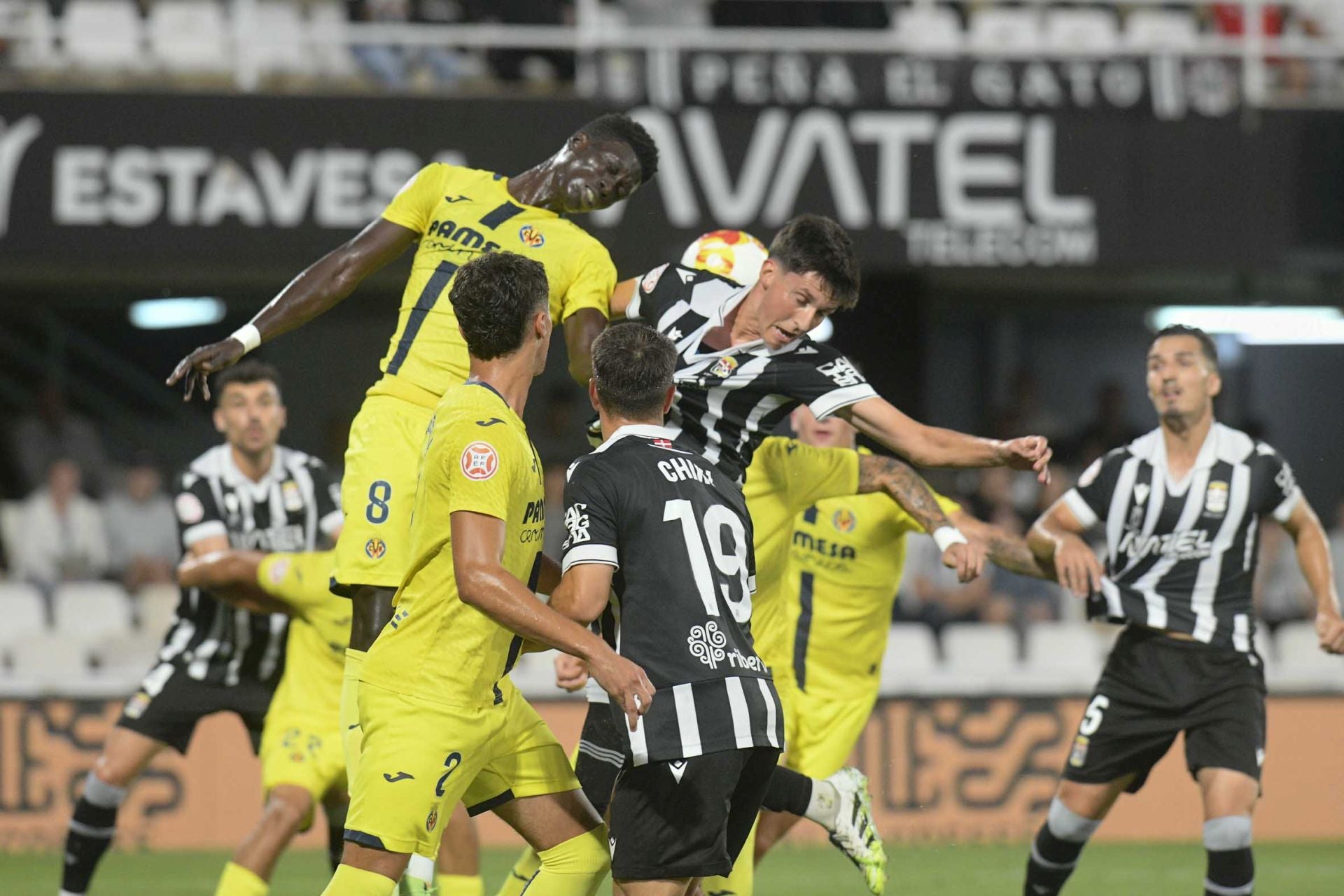 El FC Cartagena sufre la primera derrota en el Cartagonova, en imágenes