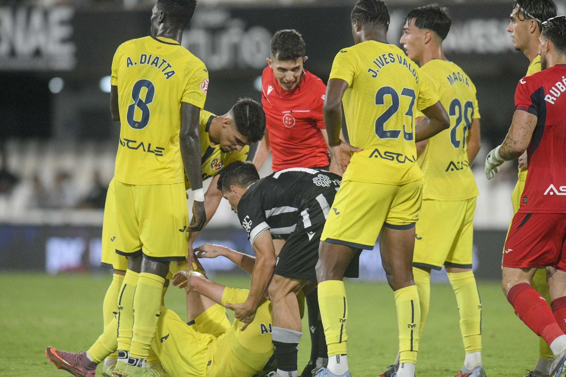 El FC Cartagena sufre la primera derrota en el Cartagonova, en imágenes