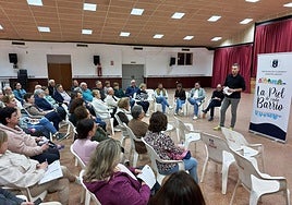 Asistentes a la reunión con representantes del Ayuntamiento de Caravaca.