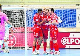 ElPozo Murcia celebra el gol del empate de Marcel en la victoria en A Malata.