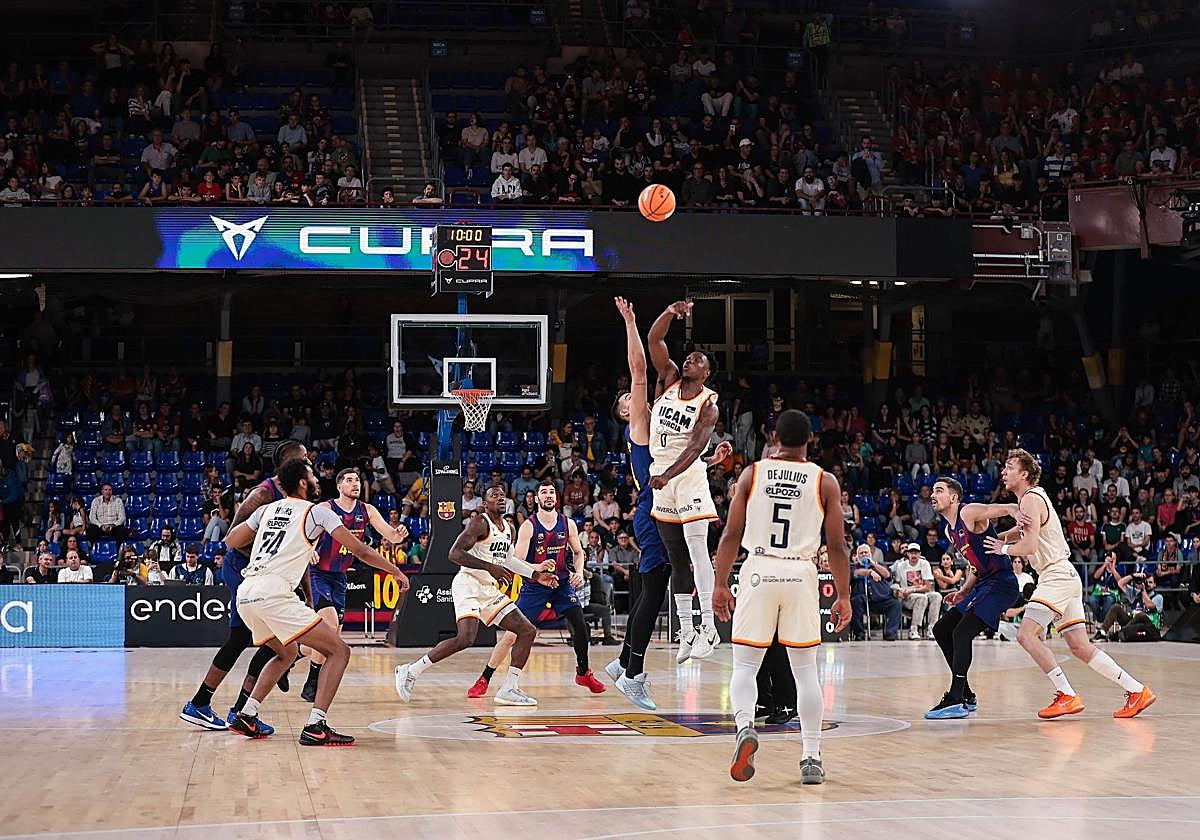El UCAM CB Murcia asalta el Palau y derrota al Barcelona ocho años después, en imágenes