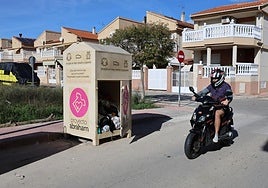 El contenedor en el que encontraron al hombre muerto en Las Torres de Cotillas.