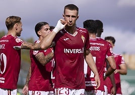 David Flakus celebrando el primer gol ante el Betis Deportivo