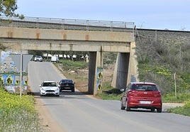 Vehículos en el Camino del Sifón, en una imagen de archivo.