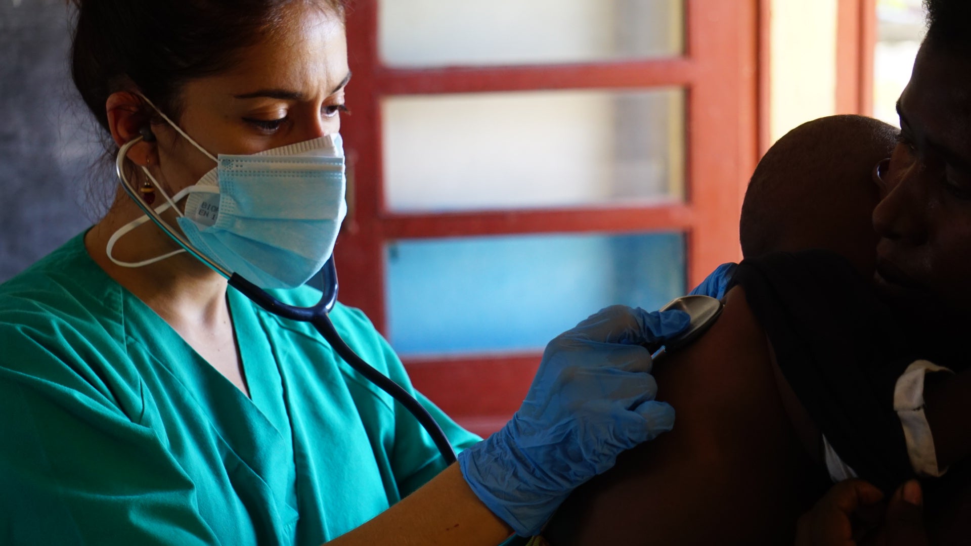 Las imágenes del proyecto humanitario en Madagascar en colaboración con el Colegio de Médicos de la Región