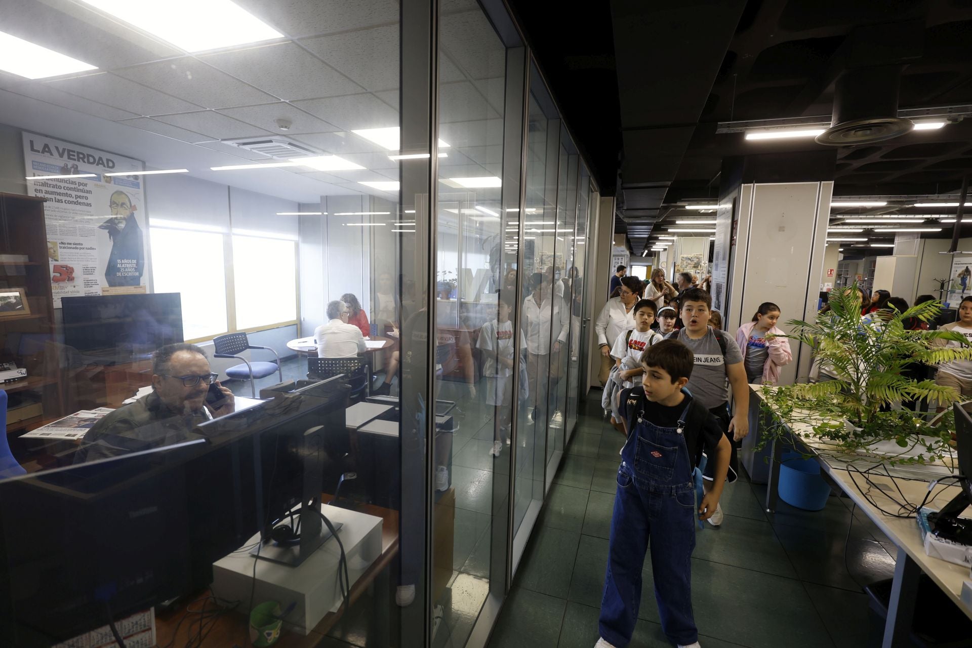 Visita del colegio Federico de Arce Martínez a LA VERDAD, en imágenes