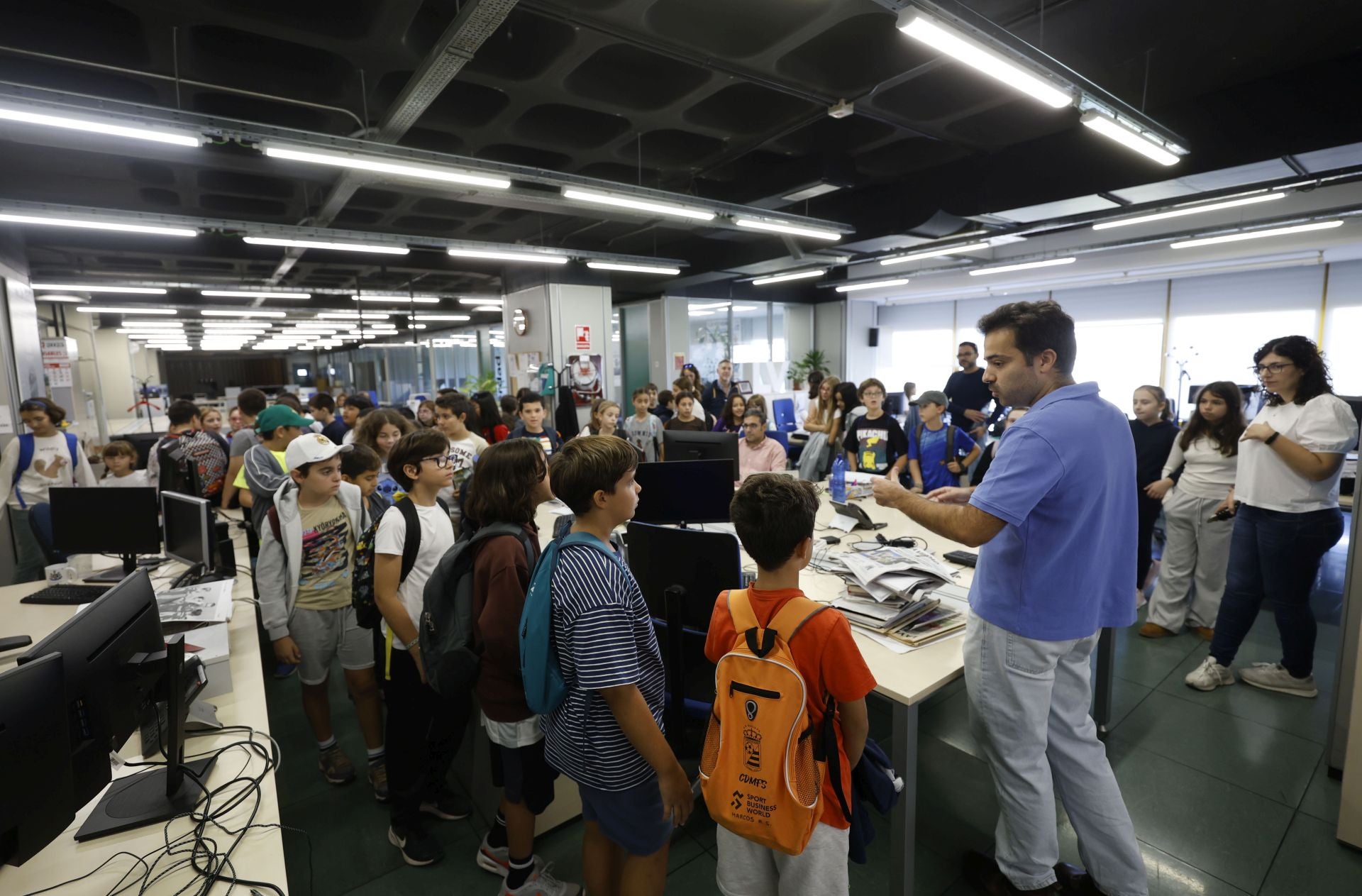 Visita del colegio Federico de Arce Martínez a LA VERDAD, en imágenes