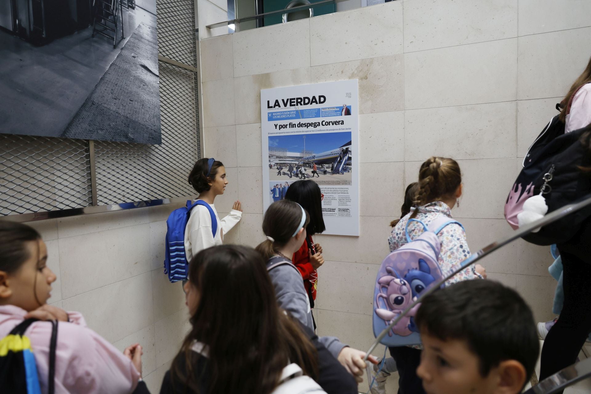 Visita del colegio Federico de Arce Martínez a LA VERDAD, en imágenes