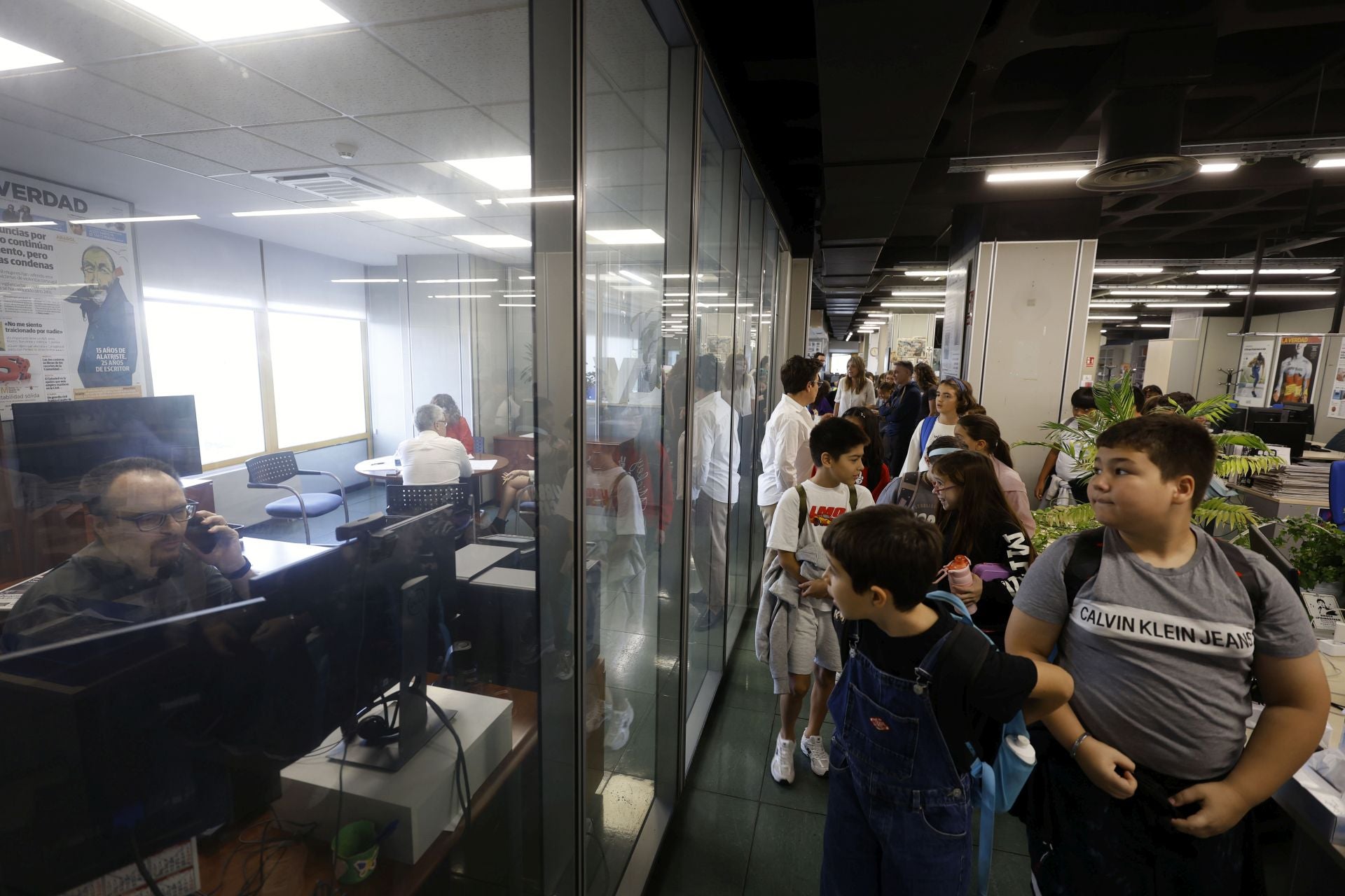Visita del colegio Federico de Arce Martínez a LA VERDAD, en imágenes
