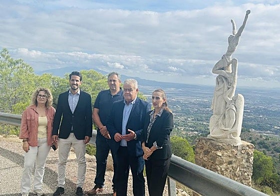 El director general de Patrimonio Cultural, Patricio Sánchez, durante su visita al conjunto monumental.