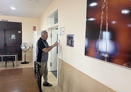 José Domingo realiza labores de mantenimiento en el centro de Ápices en Cartagena.