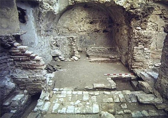 Imagen de las salas de la zona húmeda de los baños de San Antonio, durante la excavación arqueológica de 1985.