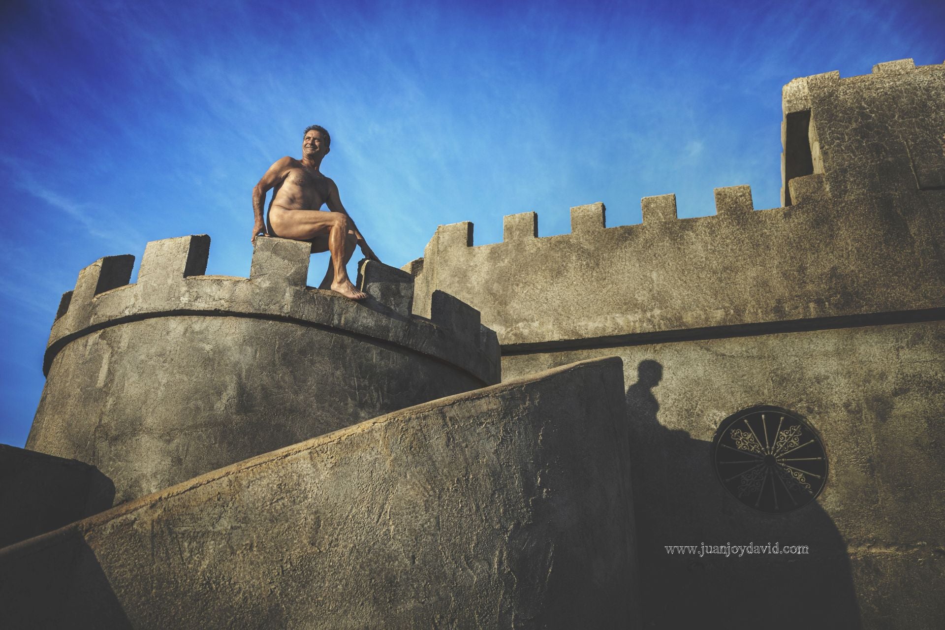 Las imágenes de la exposición solidaria &#039;Fortuna se desnuda&#039;