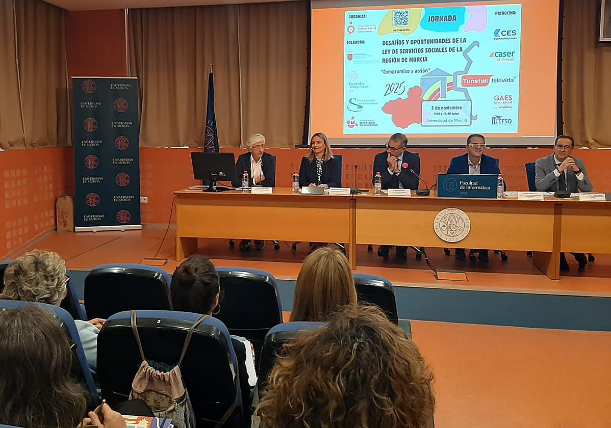 Inauguración de la jornada sobre la Ley de Serviciso Sociales, este miércoles.