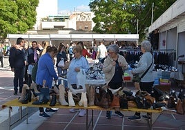 Uno de los estands de la Feria Outlet 2025 de Cieza.
