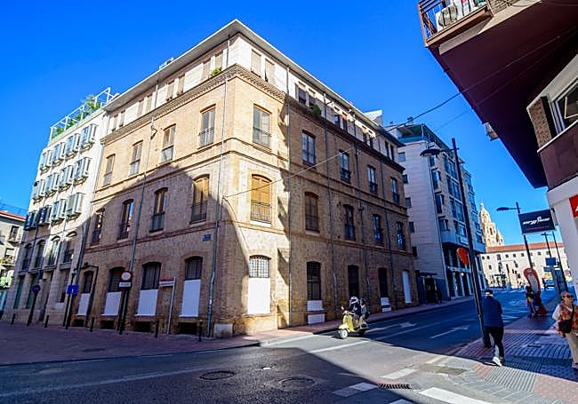 Fachada de la antigua fábrica.