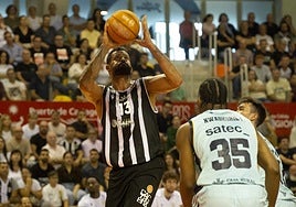 Faverani, en el partido contra el Oviedo.