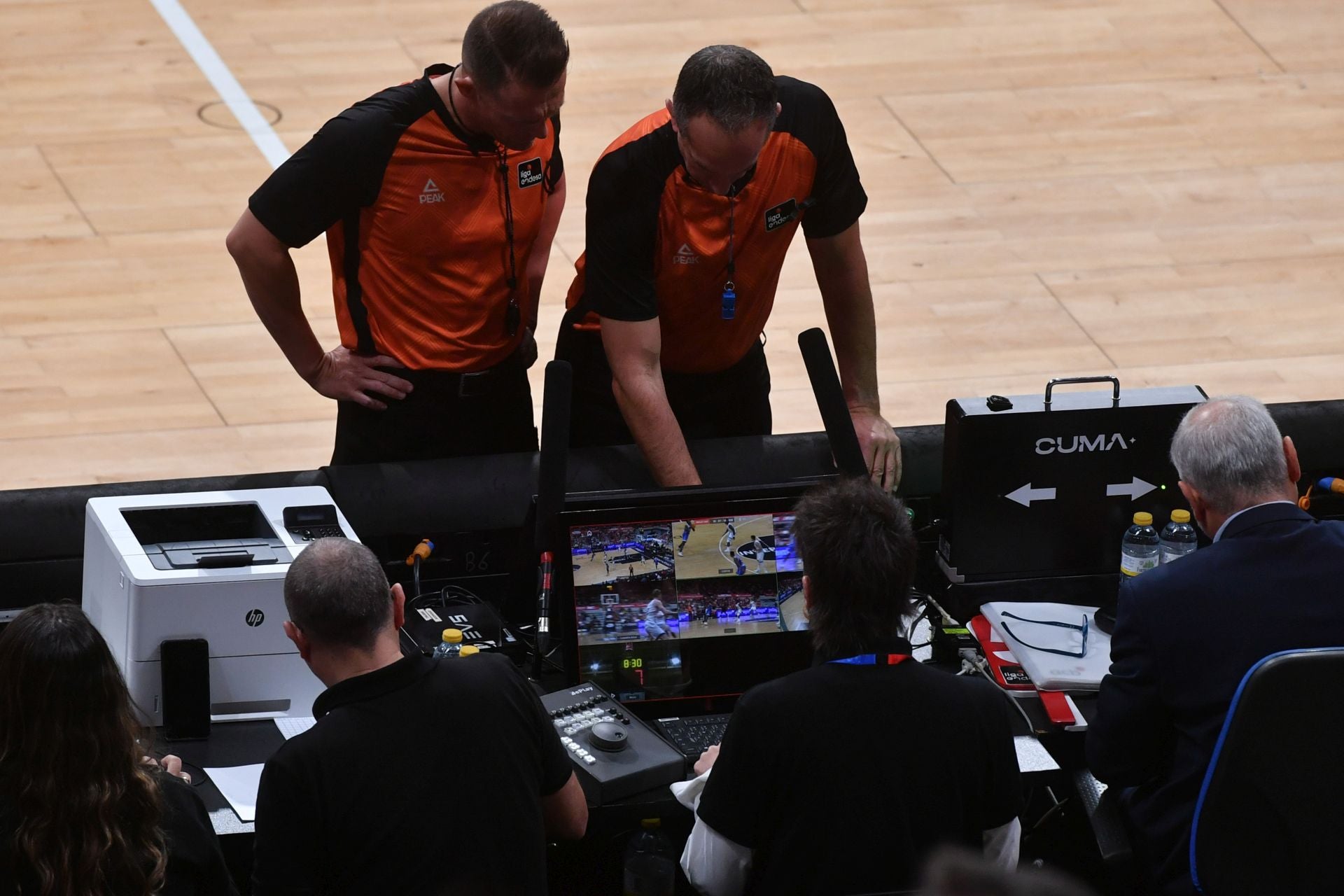 La penúltima fiesta del Palacio sigue acercando al UCAM a la Copa, en imágenes