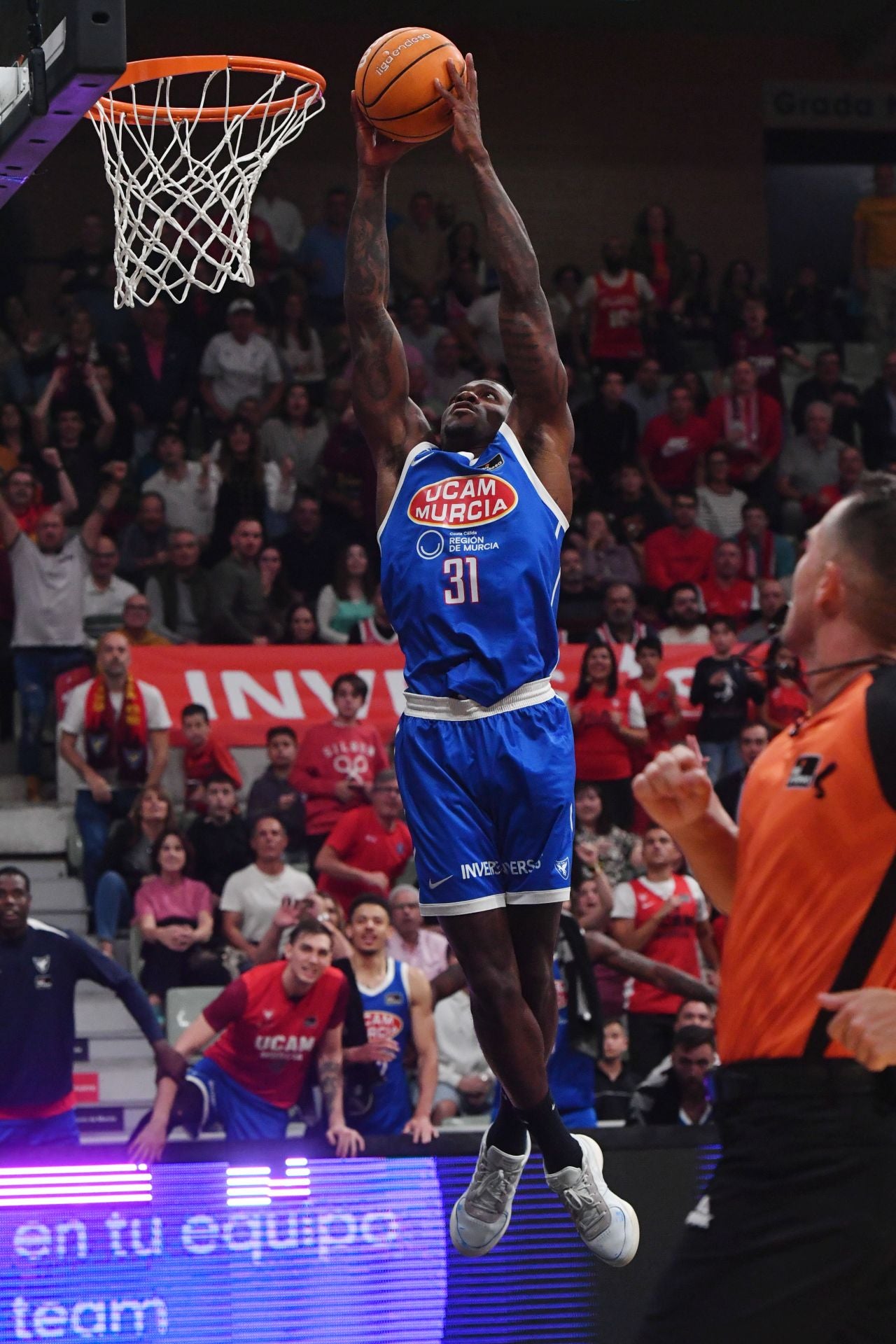 La penúltima fiesta del Palacio sigue acercando al UCAM a la Copa, en imágenes