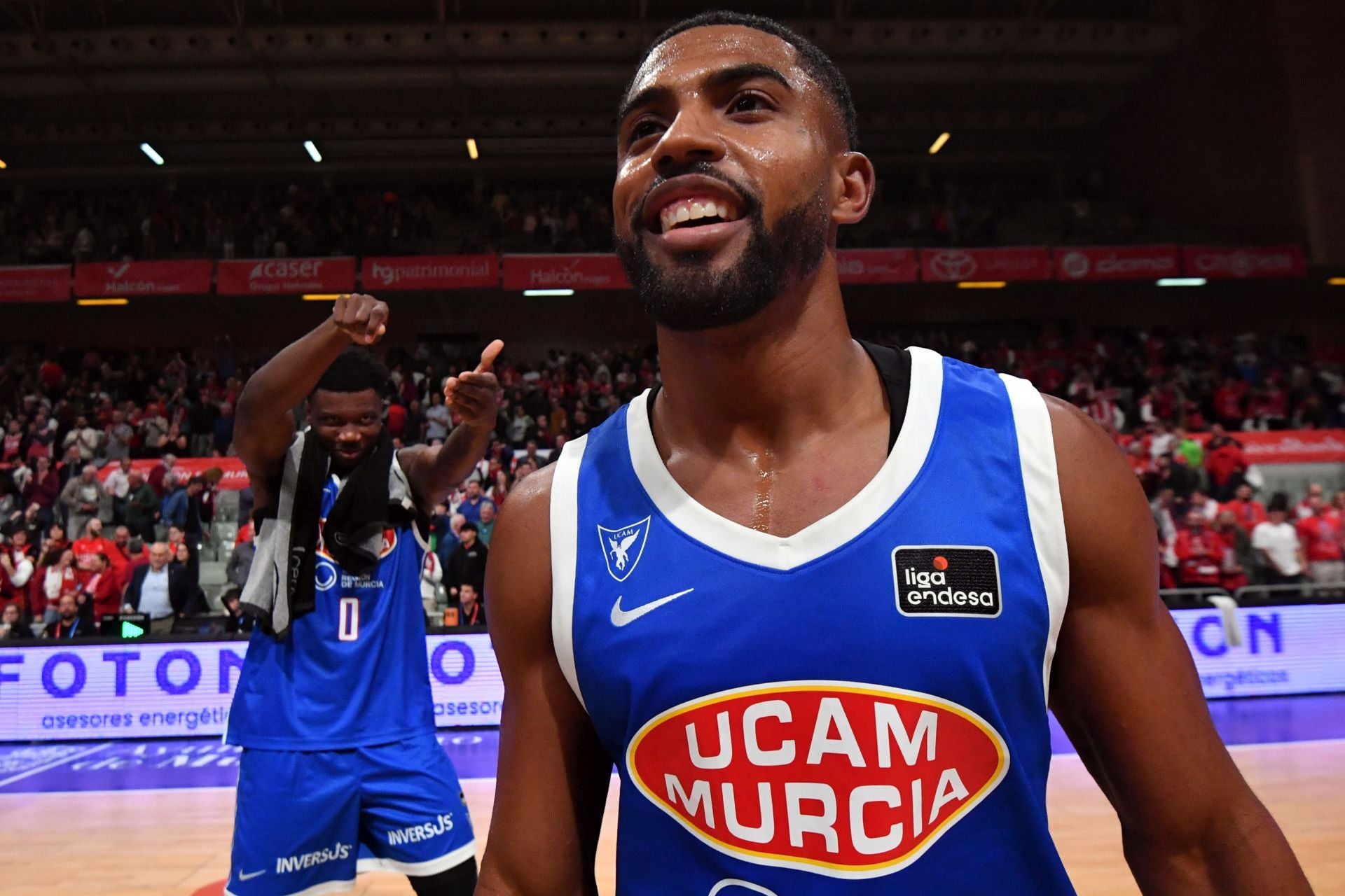 La penúltima fiesta del Palacio sigue acercando al UCAM a la Copa, en imágenes