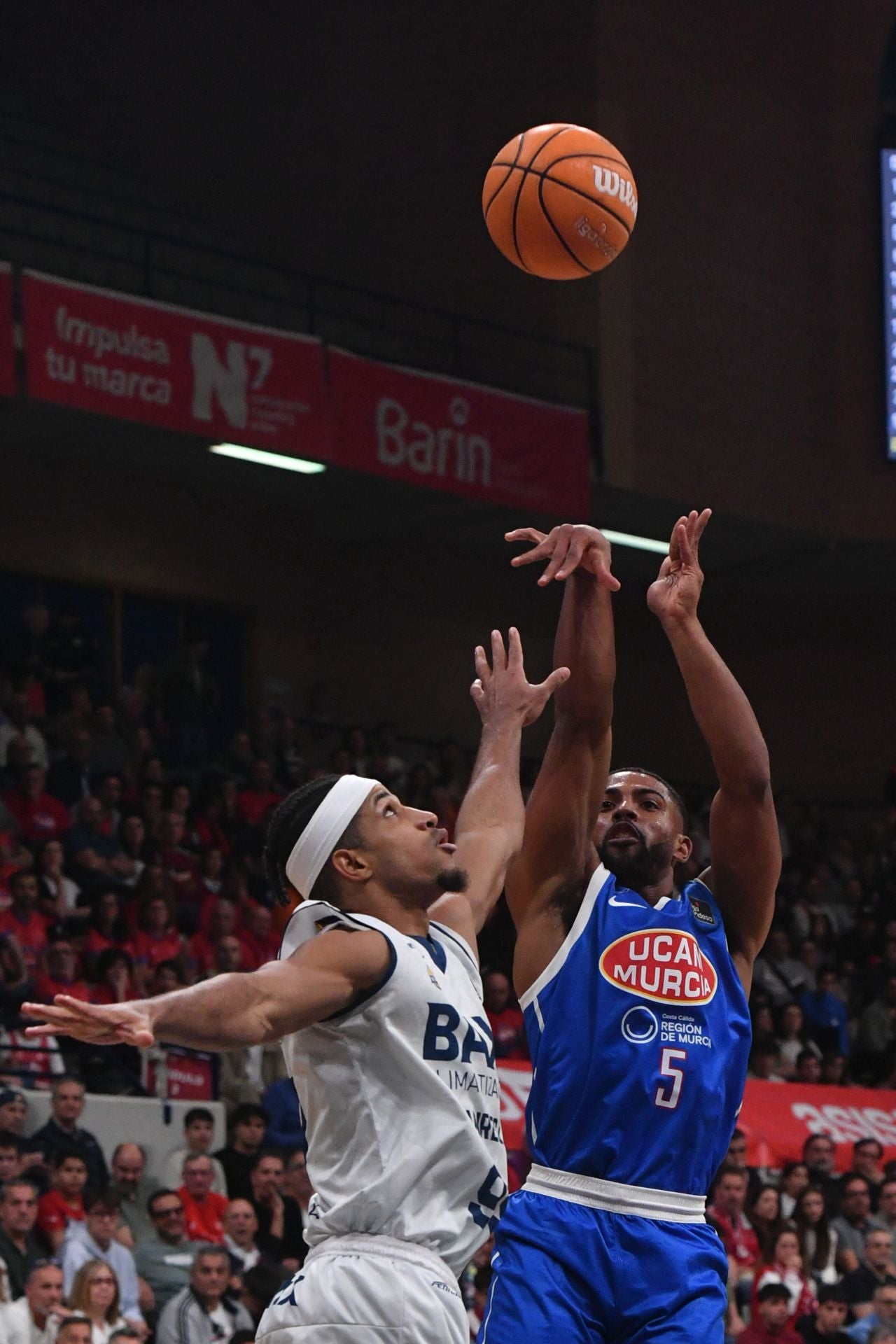La penúltima fiesta del Palacio sigue acercando al UCAM a la Copa, en imágenes