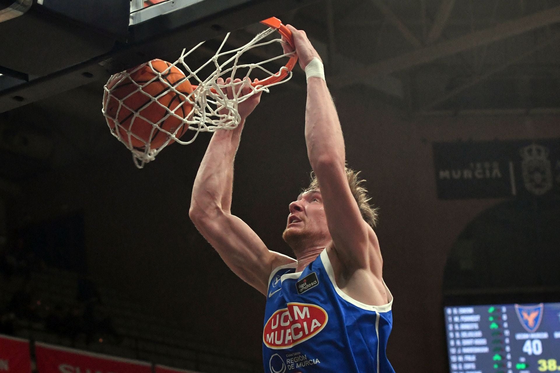 La penúltima fiesta del Palacio sigue acercando al UCAM a la Copa, en imágenes