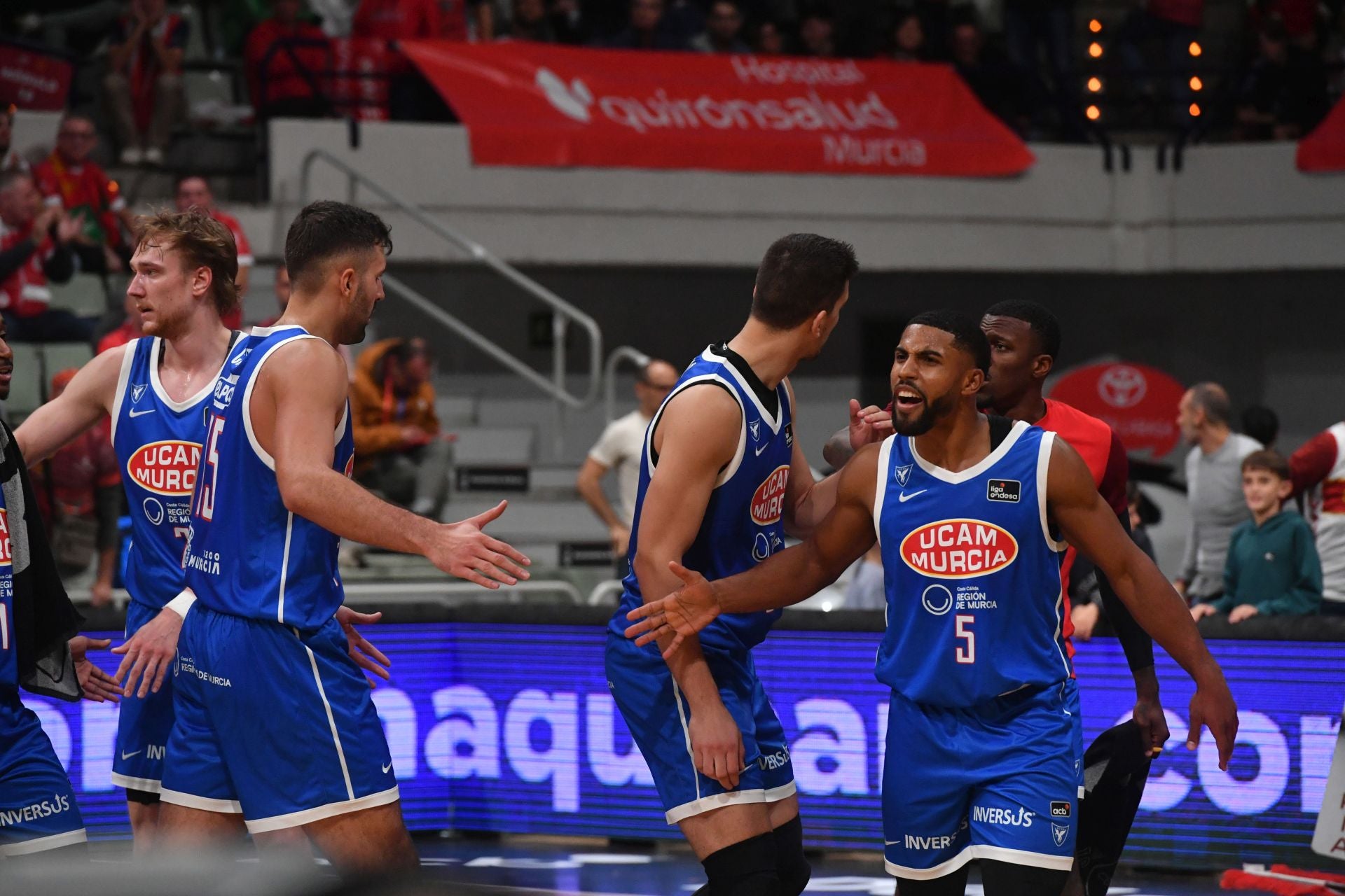 La penúltima fiesta del Palacio sigue acercando al UCAM a la Copa, en imágenes