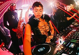 La DJ Skyla Tylaa, británica de origen jamaicano, en una de sus sesiones de amapiano en la 'Passionfruit' de Odiseo (Murcia).