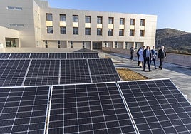 Imagen de archivo de las placas solares del hospital Santa Lucía.