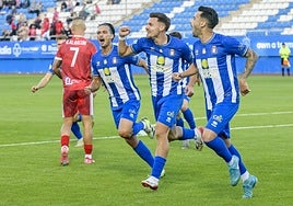 Willy, Naranjo y Acevedo celebran el primer gol del Lorca Deportiva, ayer, ante la Deportiva Minera.
