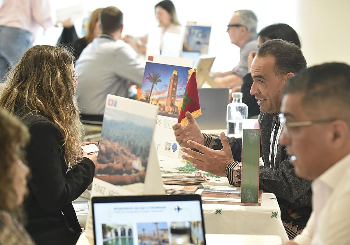 Los profesionales receptivos durante los encuentros de trabajo este miércoles, en Murcia.