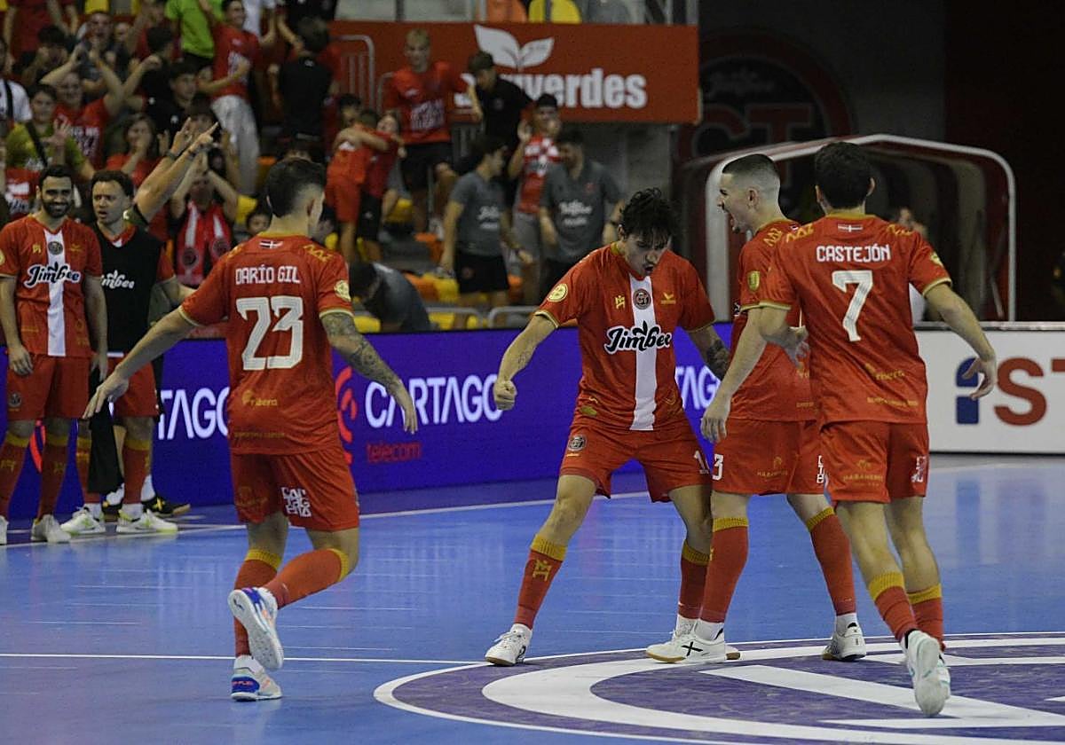 Motta grita el gol de la victoria contra el Barça ante la presencia de Darío, Mellado y Gon.