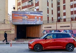 Entrada de la discoteca Mundo, con el cartel de Juan Gregorio.