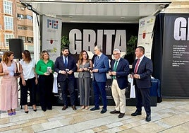 López Miras durante el inicio de la campaña en Cartagena, junto a la alcaldesa Noelia Arroyo.