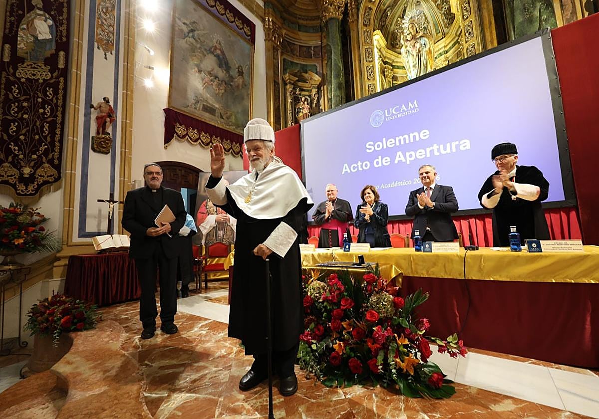 Mario Pezzi, este jueves, investido doctor honoris causa de la UCAM durante el acto.