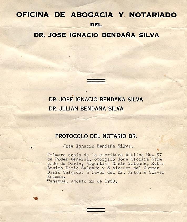 Imagen secundaria 2 - Arriba: Portada de la libreta en la que Antonio Oliver anotó las gestiones de derechos de autor de Rubén Darío entre 1963 y 1968, con anotación manuscrita de Carmen Conde en la cual indicó que esta labor de anotación finalizó el 30 de junio de 1968, porque Oliver murió poco después, el 28 de julio. Abajo: Anotación de Antonio Oliver relativa a sus gestiones por los derechos de autor de Rubén Darío y poder otorgado a Antonio Oliver por los herederos de Rubén Darío para la gestión de sus derechos de autor. 