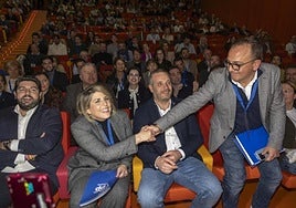 Francisco Espejo saluda a Noelia Arroyo en presencia de Fernando López Miras y Joaquín Segado en una imagen del año pasado.