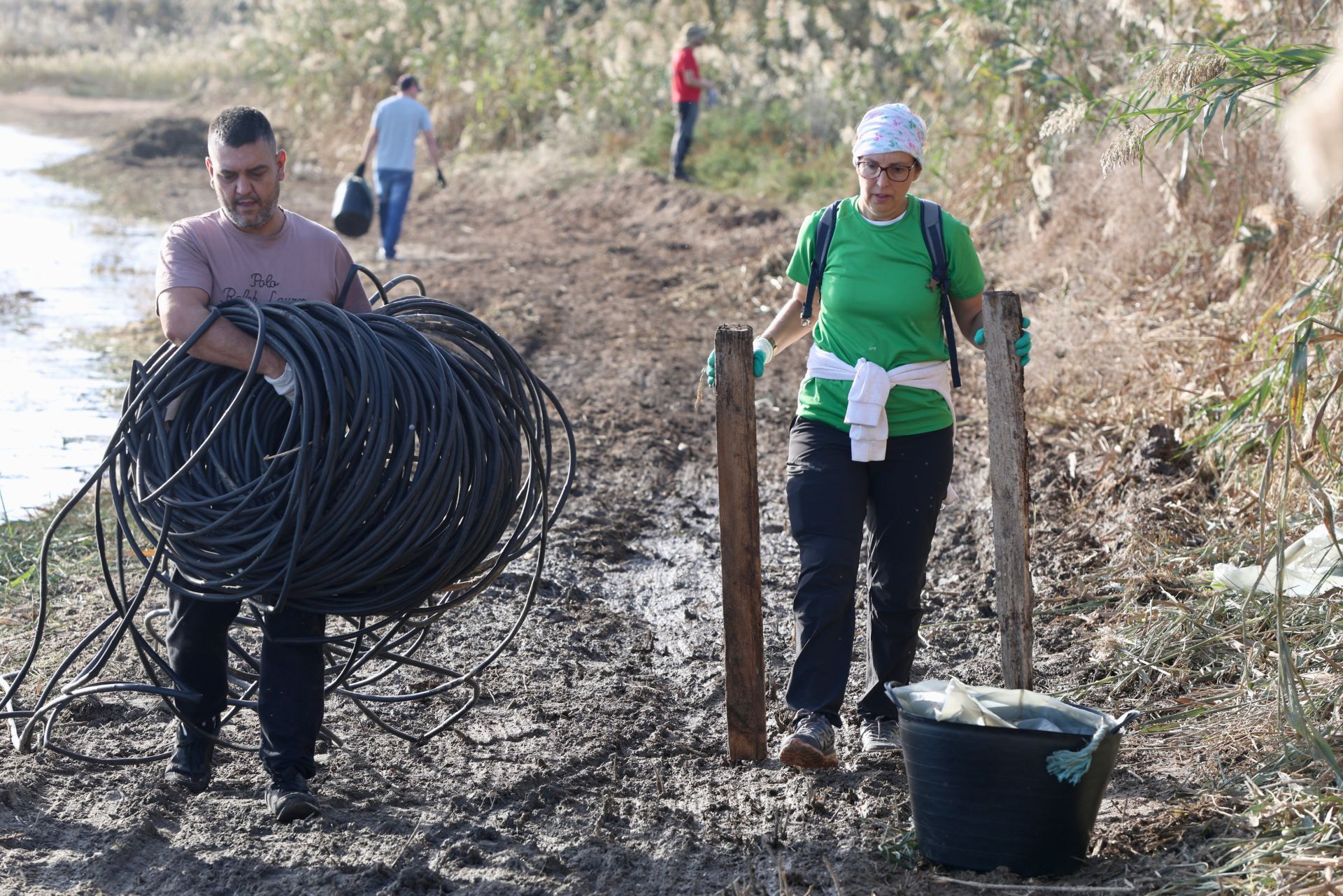 La recogida de basura en el paraje natural Menhir del Rame, en el Mar Menor, en imágenes