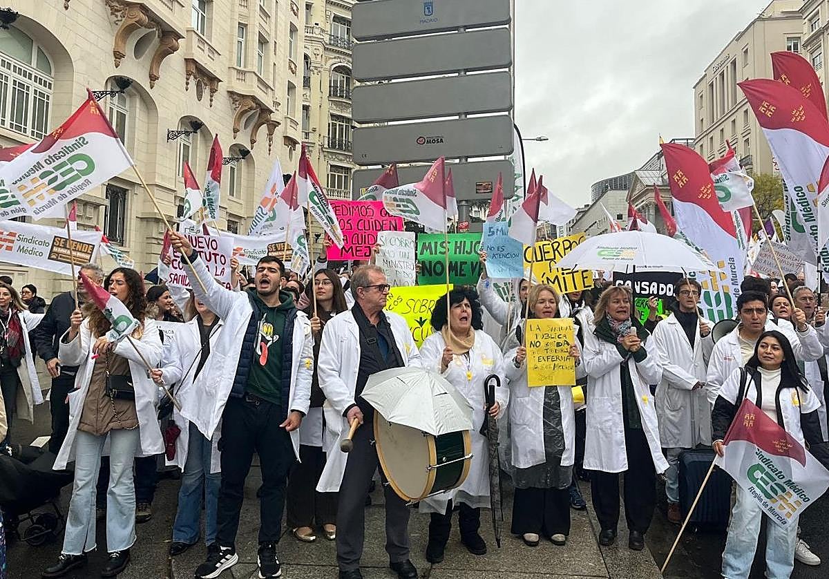Médicos de la Región, este sábado, en Madrid.
