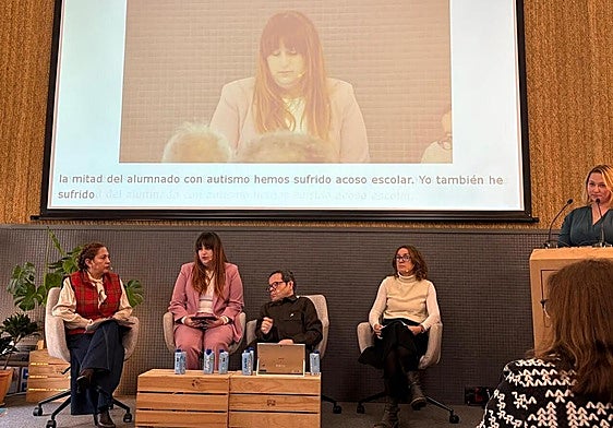 Marisol Conesa Soto (segunda izquierda), durante su intervención.