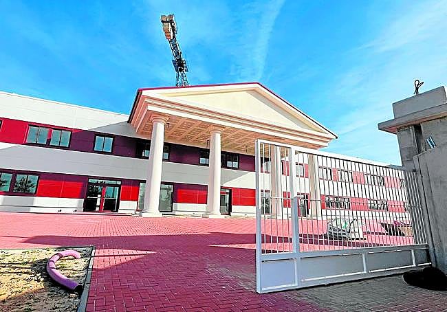 Fachada del Thales International, el nuevo colegio privado que abre sus puertas en San Javier.