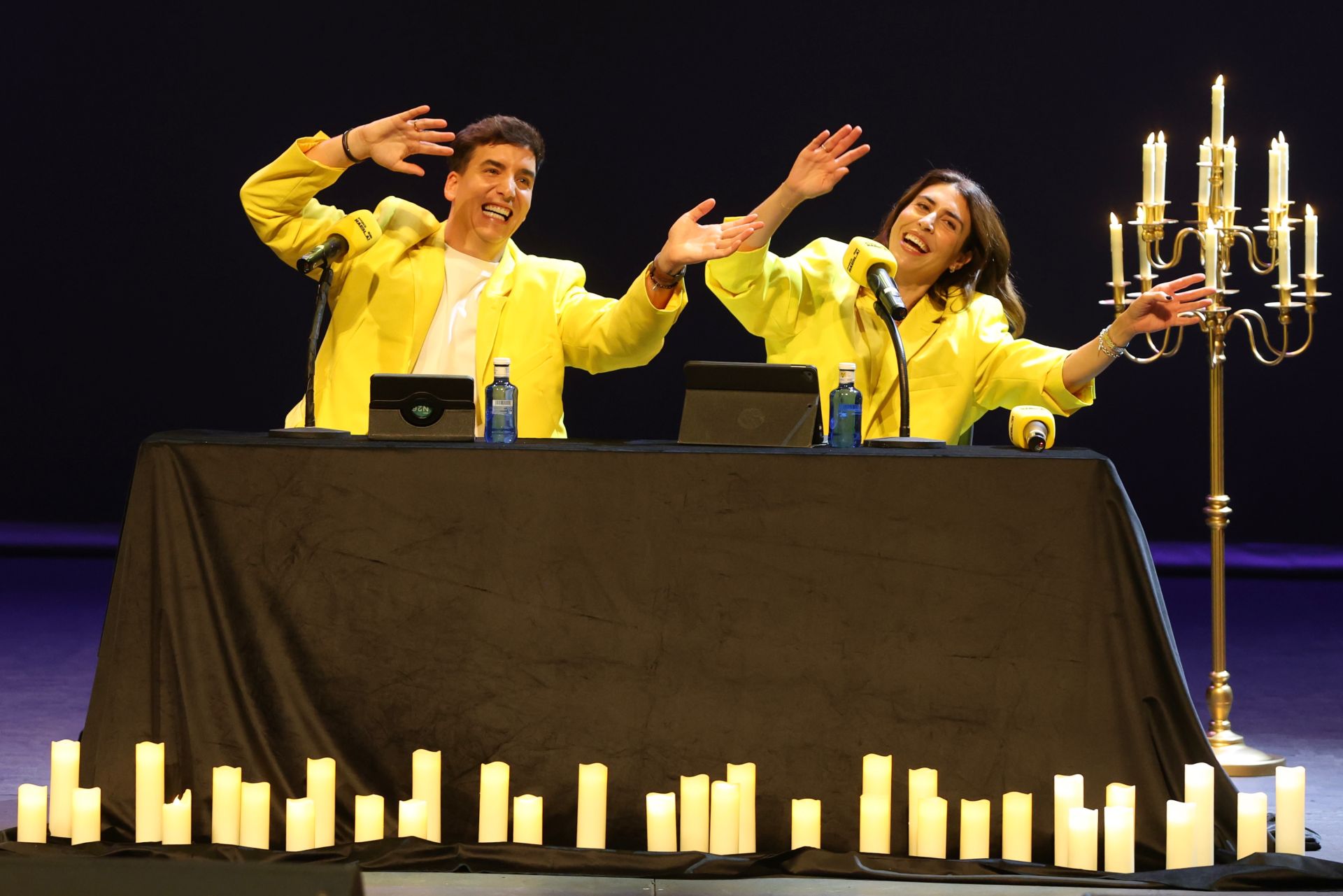 Risas y buen rollo en Murcia con el espectáculo de Xuso Jones y Ana Brito