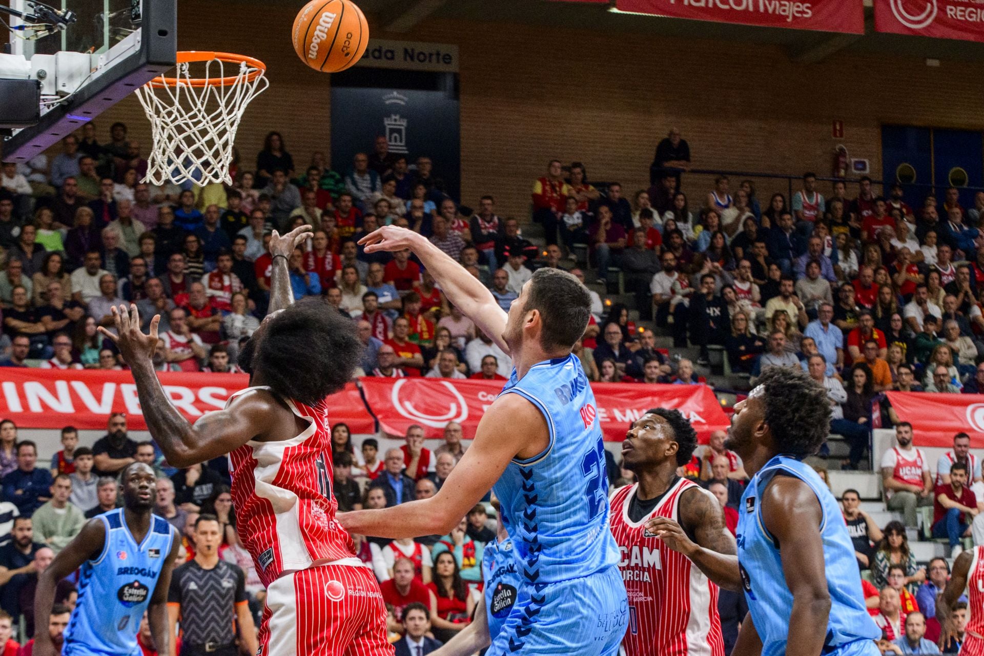 El UCAM Murcia cae prisionero de la trampa del Breogán, en imágenes