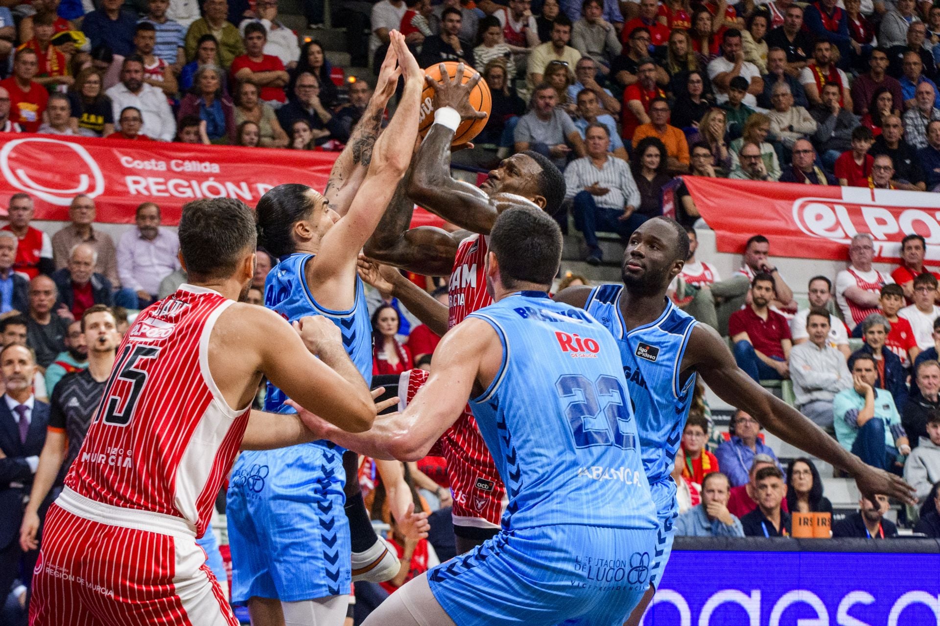 El UCAM Murcia cae prisionero de la trampa del Breogán, en imágenes