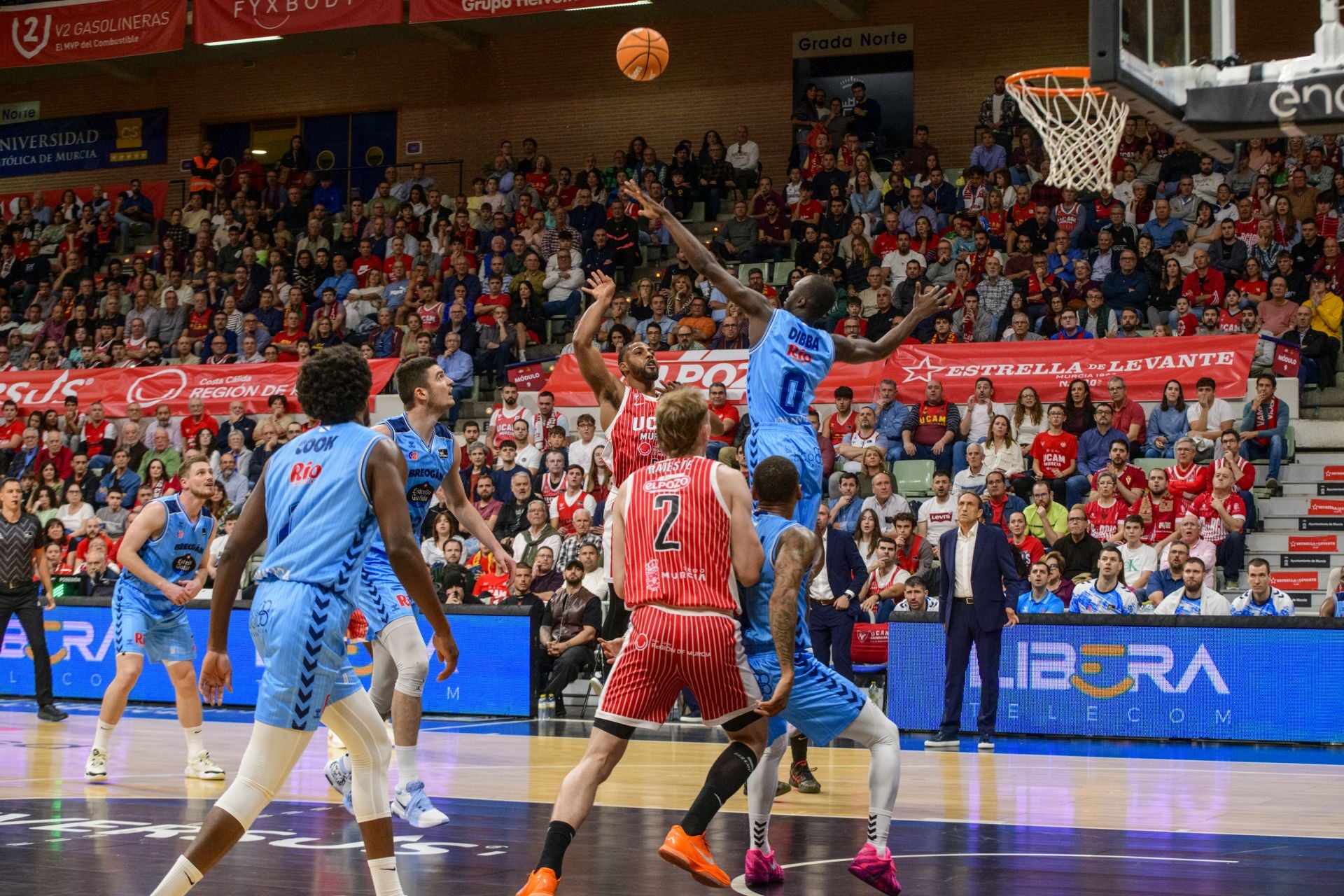 El UCAM Murcia cae prisionero de la trampa del Breogán, en imágenes