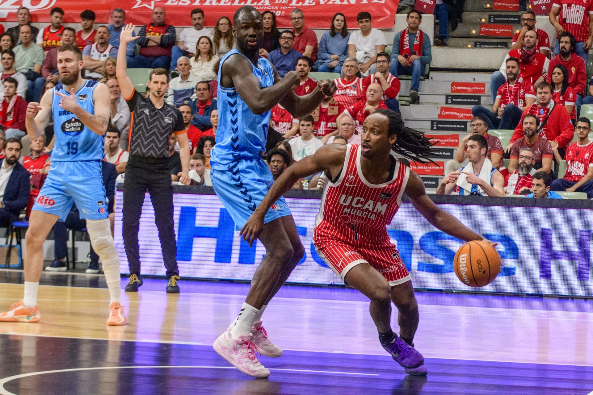 El UCAM Murcia cae prisionero de la trampa del Breogán, en imágenes