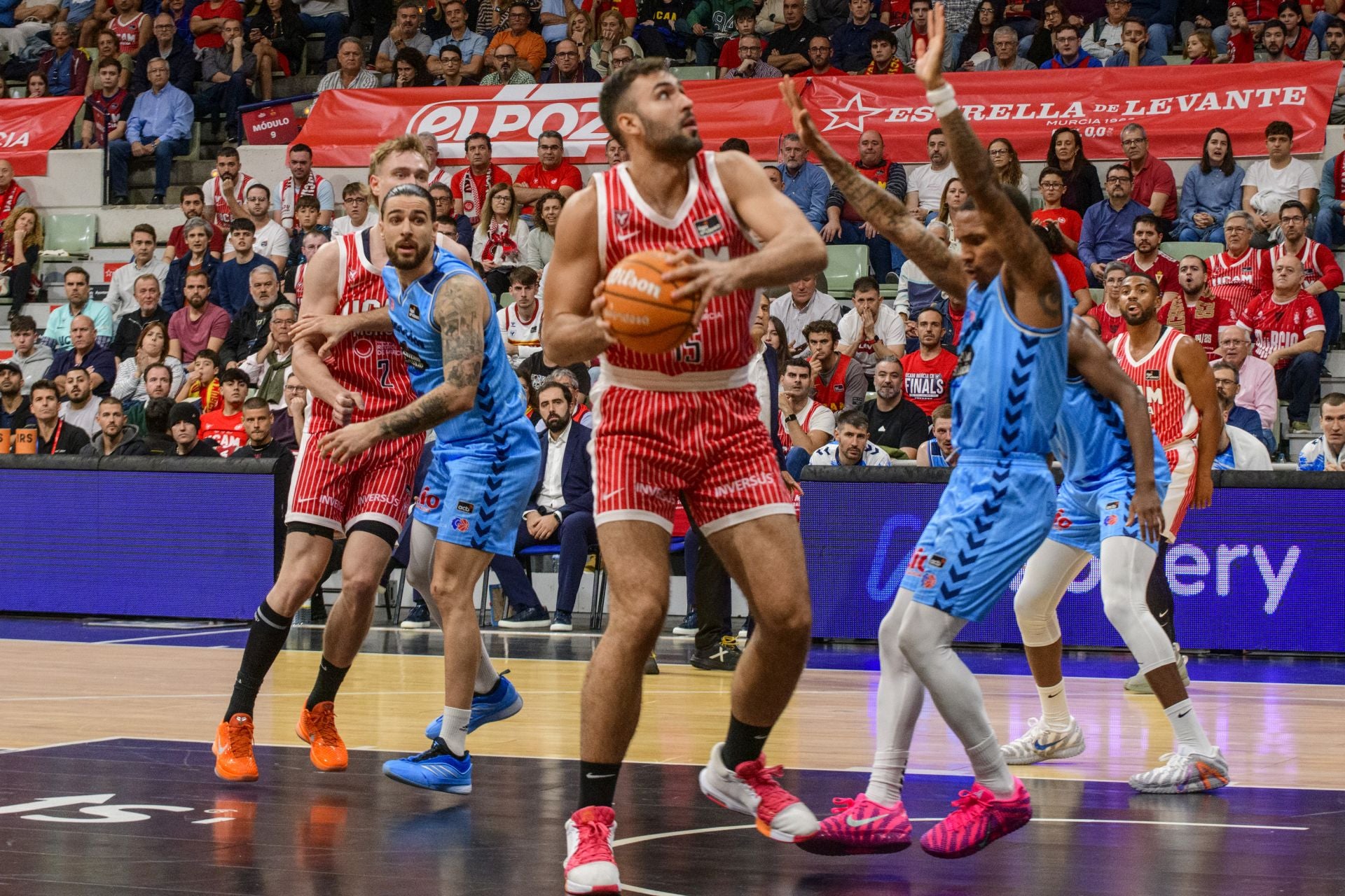 El UCAM Murcia cae prisionero de la trampa del Breogán, en imágenes