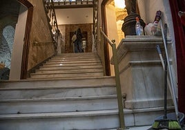 Escaleras para acceder a las plantas superiores del edificio del Casino, una construcción de mediados del siglo XIX.
