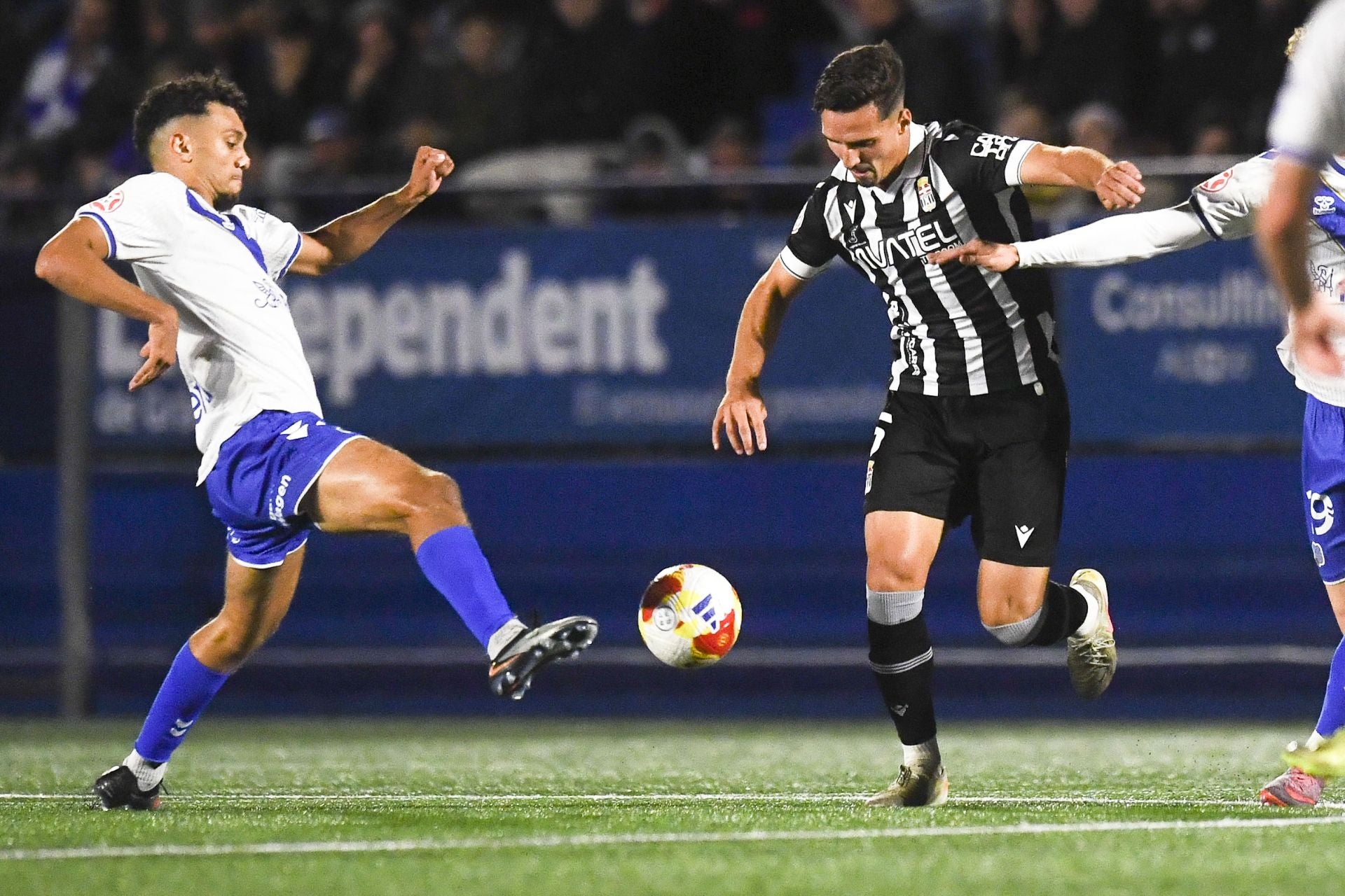 El FC Cartagena pierde ante la intensidad y calidad del Europa, en imágenes